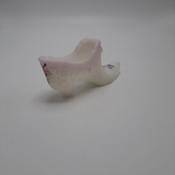 Fenton Art Glass Hand-Painted Victorian Style Shoe Figurine By Gilberto Tapia - Picture 8 of 9